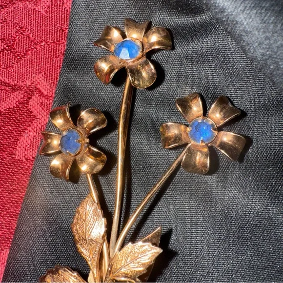 Sterling Coro Rose Gold Floral Brooch Blue Accents vintage - Picture 2 of 7